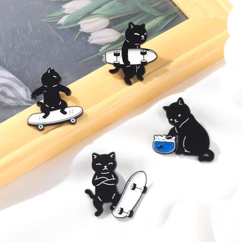 Veľkoobchod Čierna Mačka, Smalt Kolíky Roztomilý Skateboarding Zvierat Vlastné Brošne Odznak Príslušenstvo, Oblečenie Batoh Darček Šperky